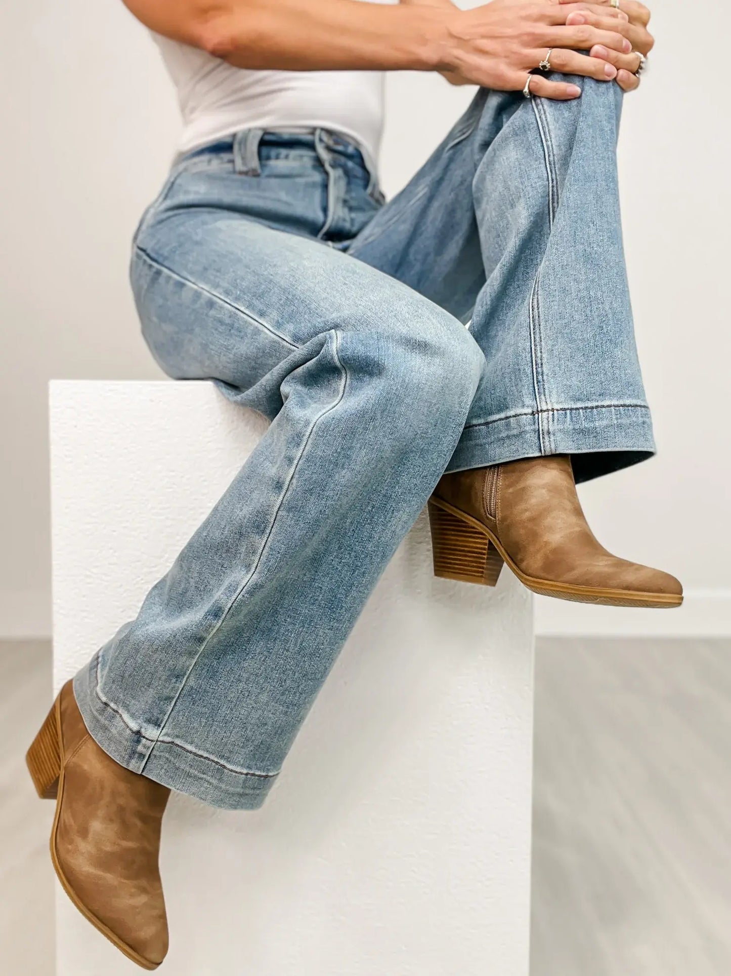 DenimElegance™ | High-Rise Double Button Wide Leg Jeans